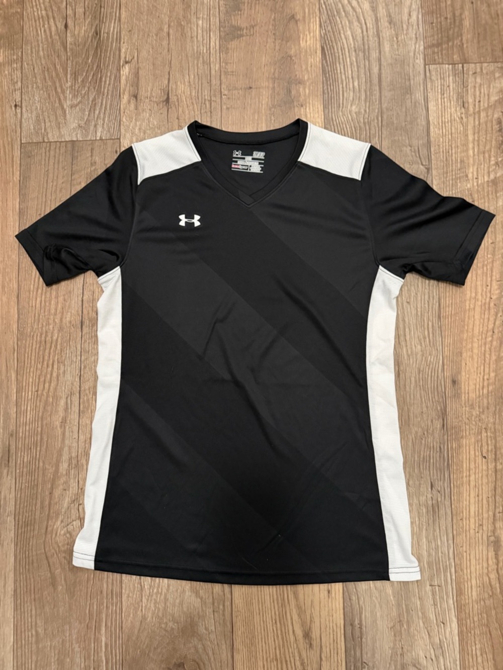Under Armour Women’s Black & White Performance V-Neck Shirt. Size Small